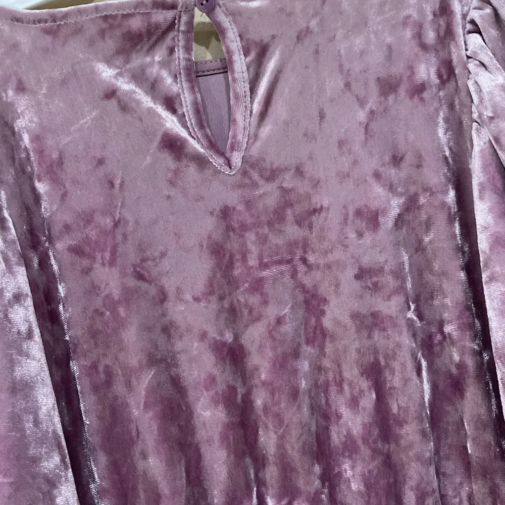 ☀️H&M Girl’s Velour Pleated Bell Sleeves Dress, Size 8-10, 134-140
